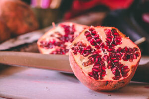 Jual buah delima : Khasiat Buah Delima Merah bagi Kesehatan dan Kecantikan
